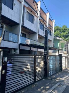 16.5M Pre-Owned TOWNHOUSE FOR SALE IN TANDANG SORA QUEZON CITY