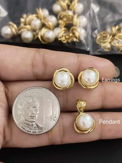 18K Saudi Gold pearl earrings and pendant
