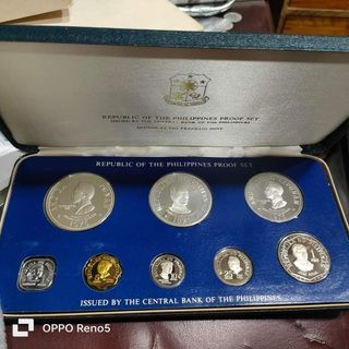 1975 proof  PHL coins
