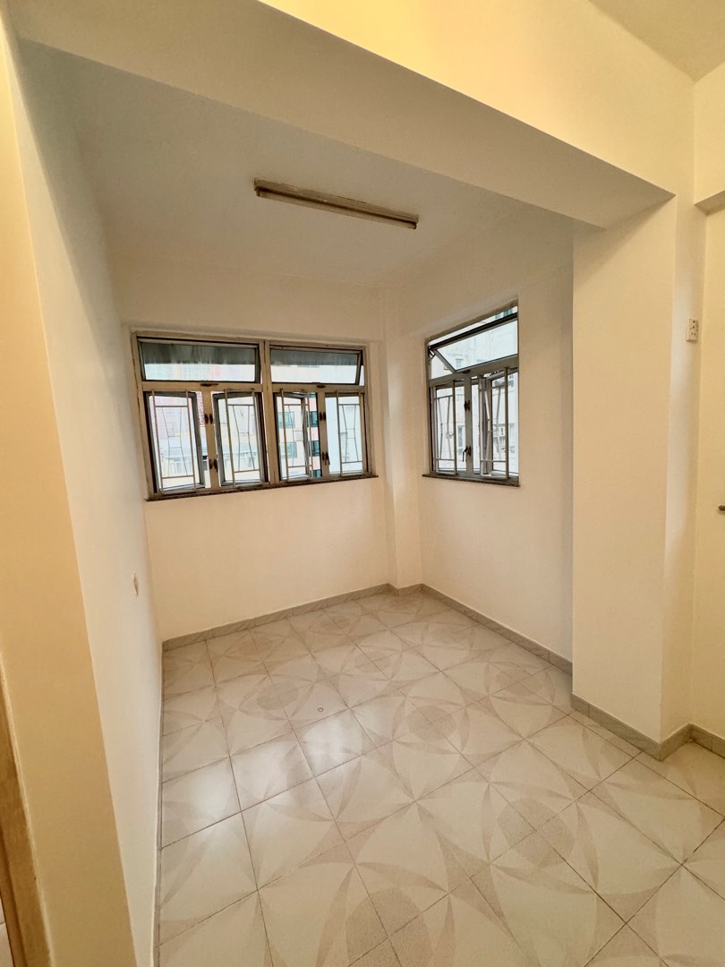 Tai Tung Building, including rental agreement for sale, Mong Kok Road, Siu Fung Building, 8th floor, 252 sq ft, 3 minutes to Prince Edward Station634390470476821114