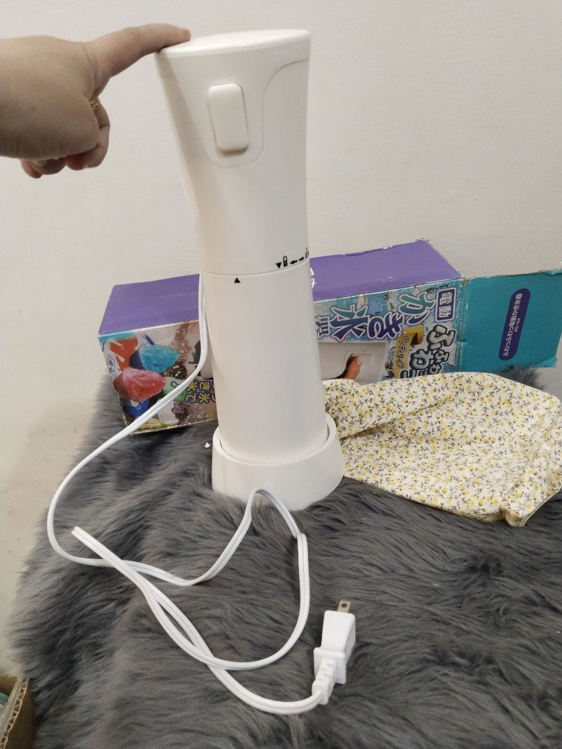 Affordable Electric shaved ice maker Fluffy Handy type for only php 500 😍👌 110 volts (Category: Ice-cream Makers) located in Bulacan. Submitted by afford.japan (Listing ID 1298923713, Image 2). Description: Affordable Electric shaved ice maker Fluffy Handy type for only php 500 😍👌 110 volts.