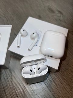 Airpods (2nd gen) with charging case