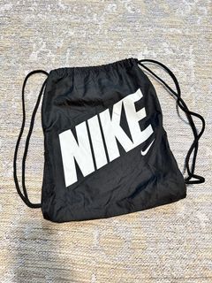 AUTHENTIC NIKE DRAWSTRING BLACK bag with etiketa