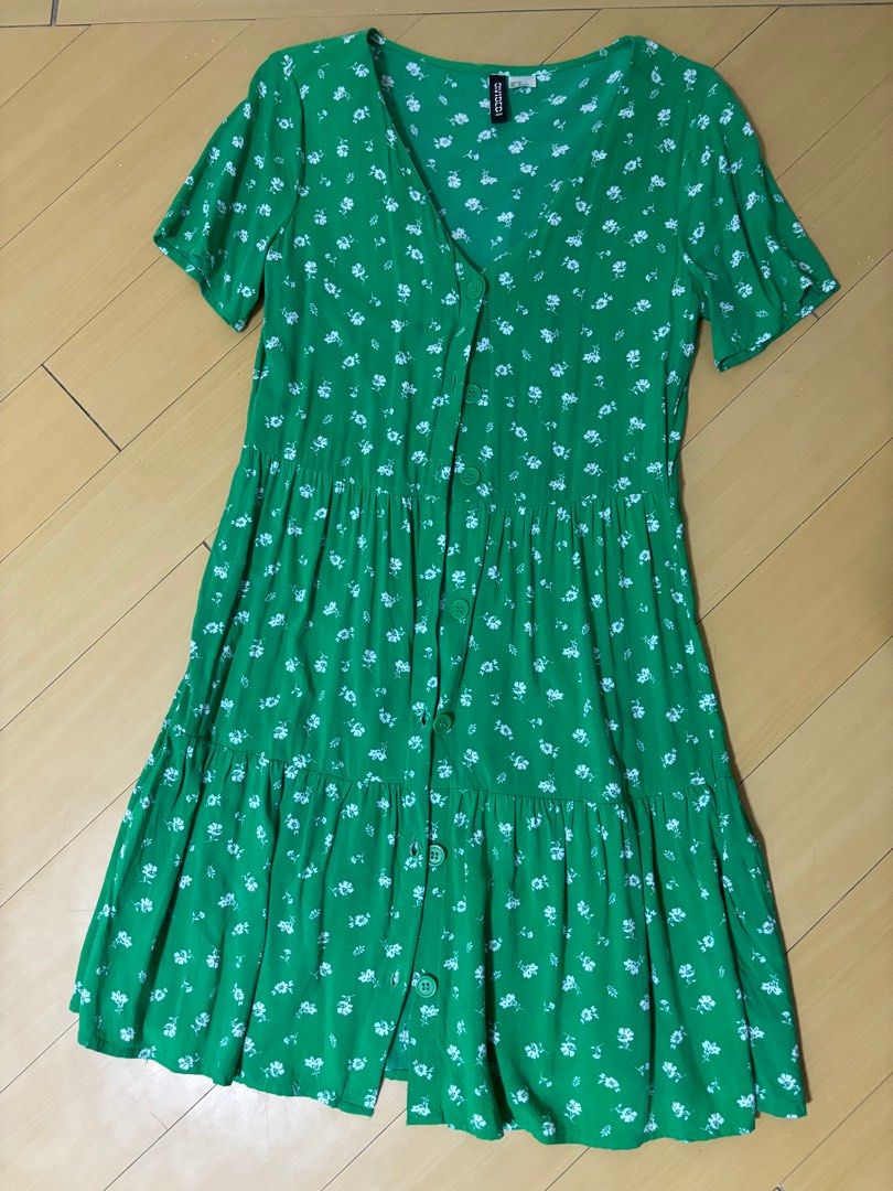 Button down dress (Category: Dresses) located in General Trias. Submitted by leyarg (Listing ID 1298932863, Image 1). Description: Small.
