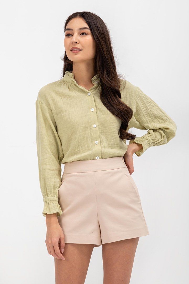Button down Top (Category: Blouses) located in Singapore. Submitted by gonebysunrise (Listing ID 1298933021, Image 2). Description: .