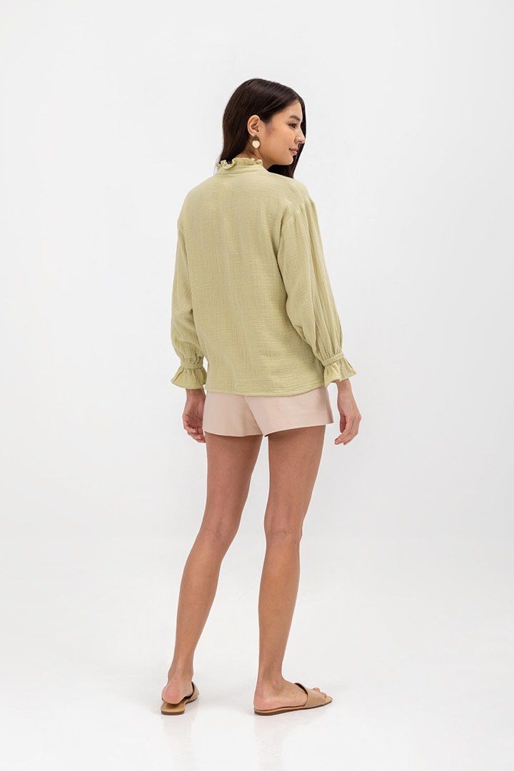 Button down Top (Category: Blouses) located in Singapore. Submitted by gonebysunrise (Listing ID 1298933021, Image 3). Description: .