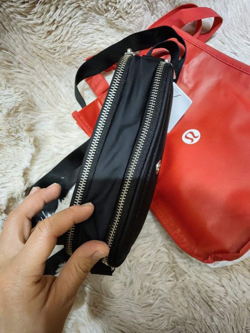 Camera crossbody bag (Category: Cross-body Bags) located in Quezon City. Submitted by finds_stuff (Listing ID 1298950679, Image 3). Description: Bought in Canada Material: nylon.