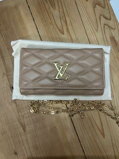 Chain wallet in nude color