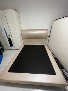(Category: ) located in . Submitted by stylelootssg (Listing ID 1298909162, Image 1). Description: .
