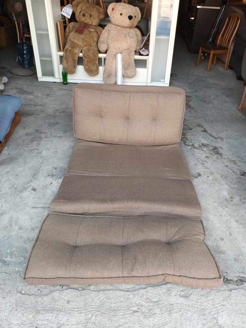Floor Sofabed L38 x W79 In good condition (Category: Sofas) located in Manila. Submitted by Hezcki (Listing ID 1298950998, Image 3). Description: .