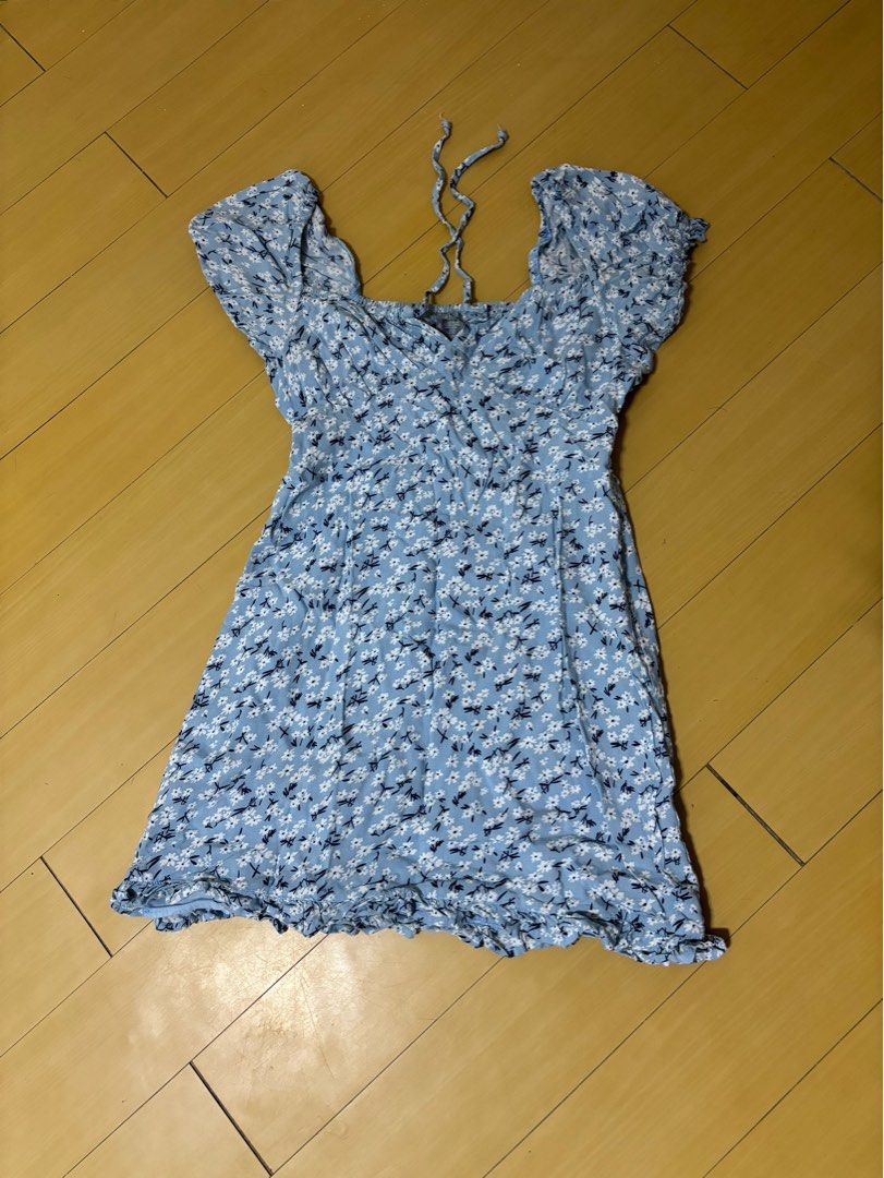 Floral blue short dress (Category: Dresses) located in General Trias. Submitted by leyarg (Listing ID 1298931291, Image 1). Description: Xs-small.