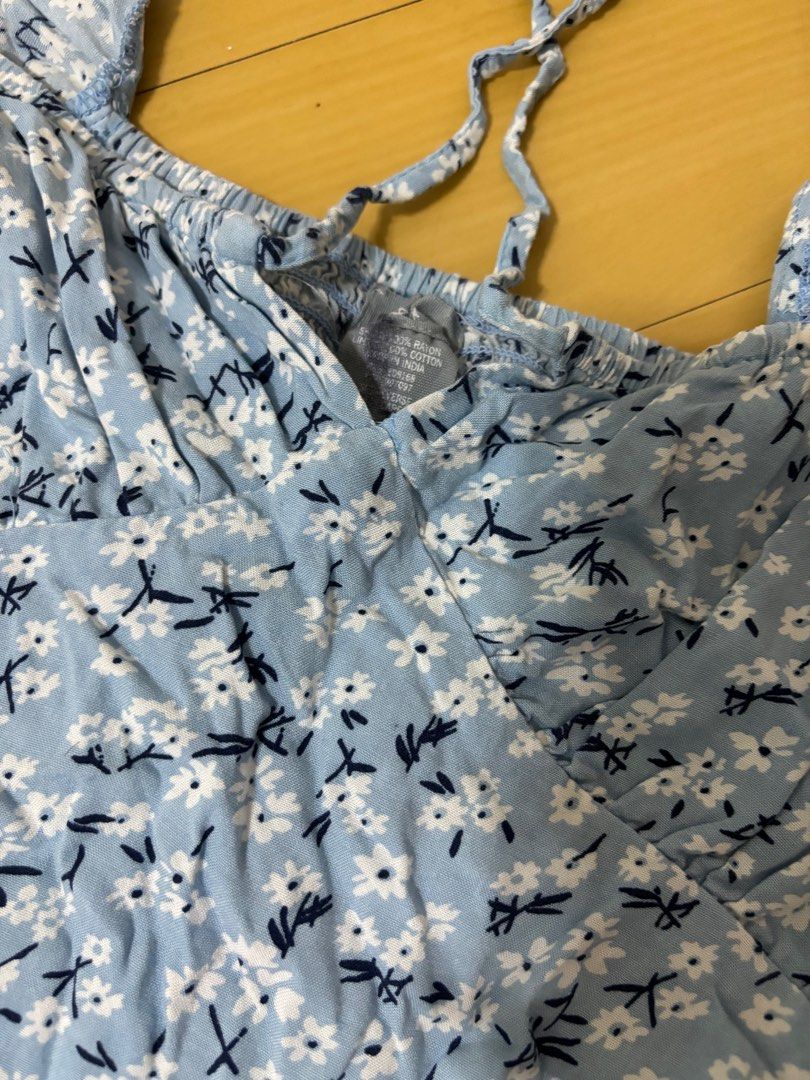 Floral blue short dress (Category: Dresses) located in General Trias. Submitted by leyarg (Listing ID 1298931291, Image 2). Description: Xs-small.