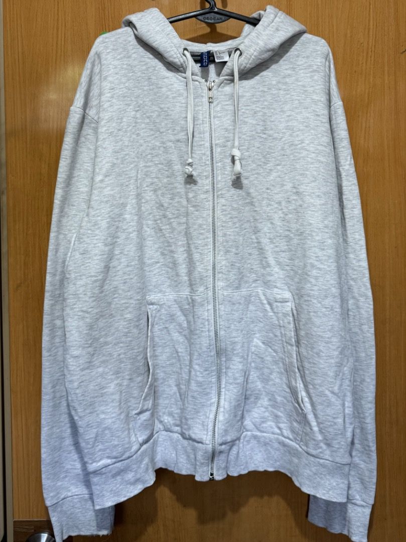 H&M Jacket (Category: Coats, Jackets and Outerwear) located in Pasig City. Submitted by dranier (Listing ID 1298861565, Image 1). Description: H&M Jacket Size Large 28x25.