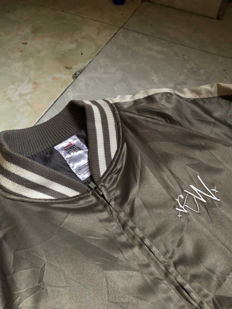 Jacket (Category: Coats, Jackets and Outerwear) located in Muar. Submitted by dumbyunk (Listing ID 1298885889, Image 3). Description: P21 L27.