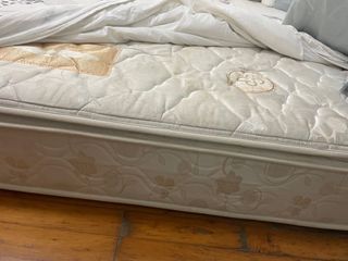 (Category: ) located in . Submitted by aquaries99 (Listing ID 1298898005, Image 1). Description: .