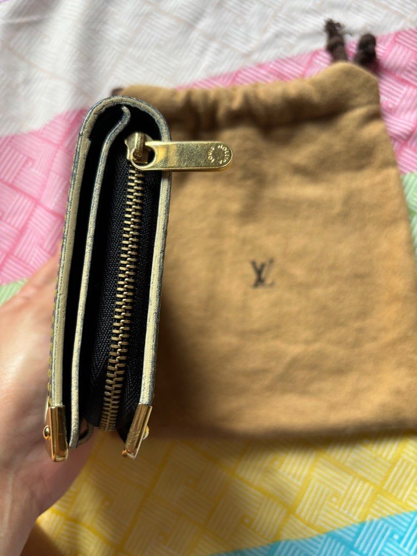 LV Suhali Leather compact wallet (Category: Luxury Bags & Wallets) located in Cavite. Submitted by mojacky (Listing ID 1298865500, Image 2). Description: .