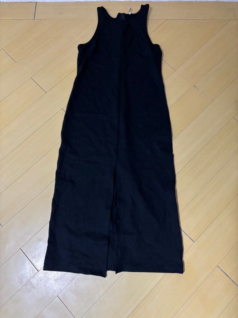 Maxi Dress (Category: Dresses) located in General Trias. Submitted by leyarg (Listing ID 1298931432, Image 1). Description: Thick fabric Zipper on the back Small-med Good for office wear.