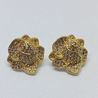 Moissanite Flower Earrings. 18K GOLD PLATED. STERLING SILVER 925 PIN.