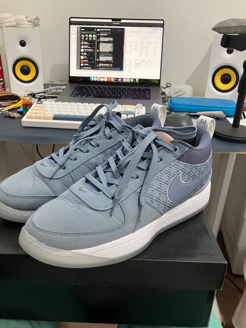 dbook shoes