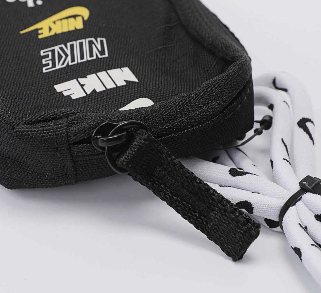 nike small pouch bag