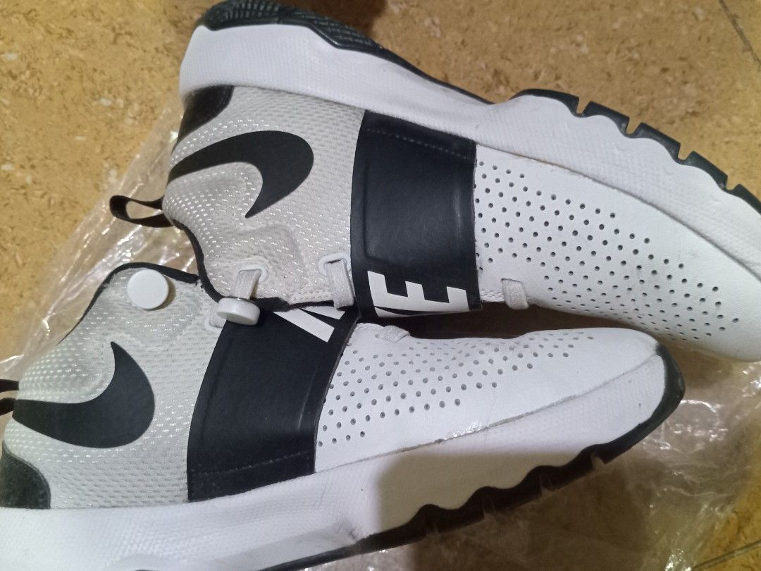 Nike Team Hustle D8
