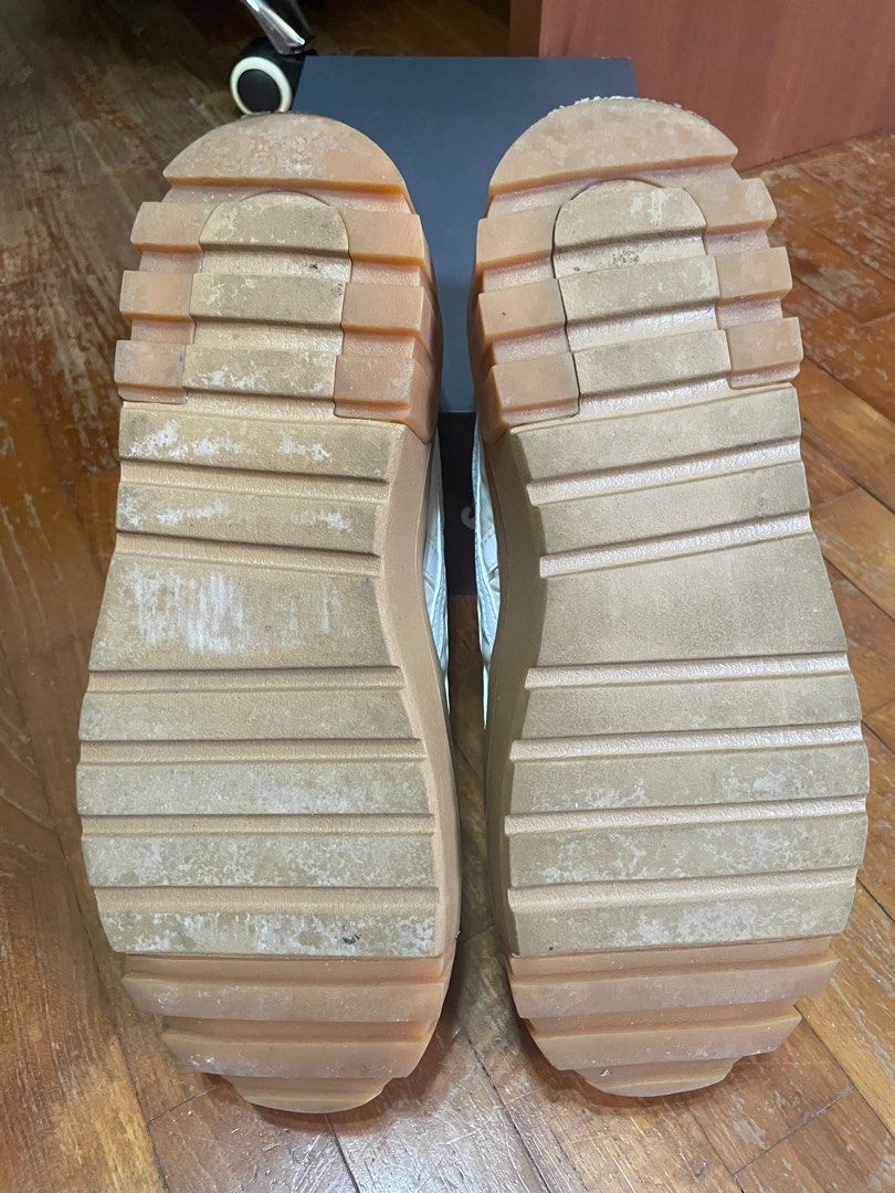 Onitsuka Tiger (Category: Sneakers) located in Singapore. Submitted by anna00p (Listing ID 1298883084, Image 3). Description: bought from Japan.