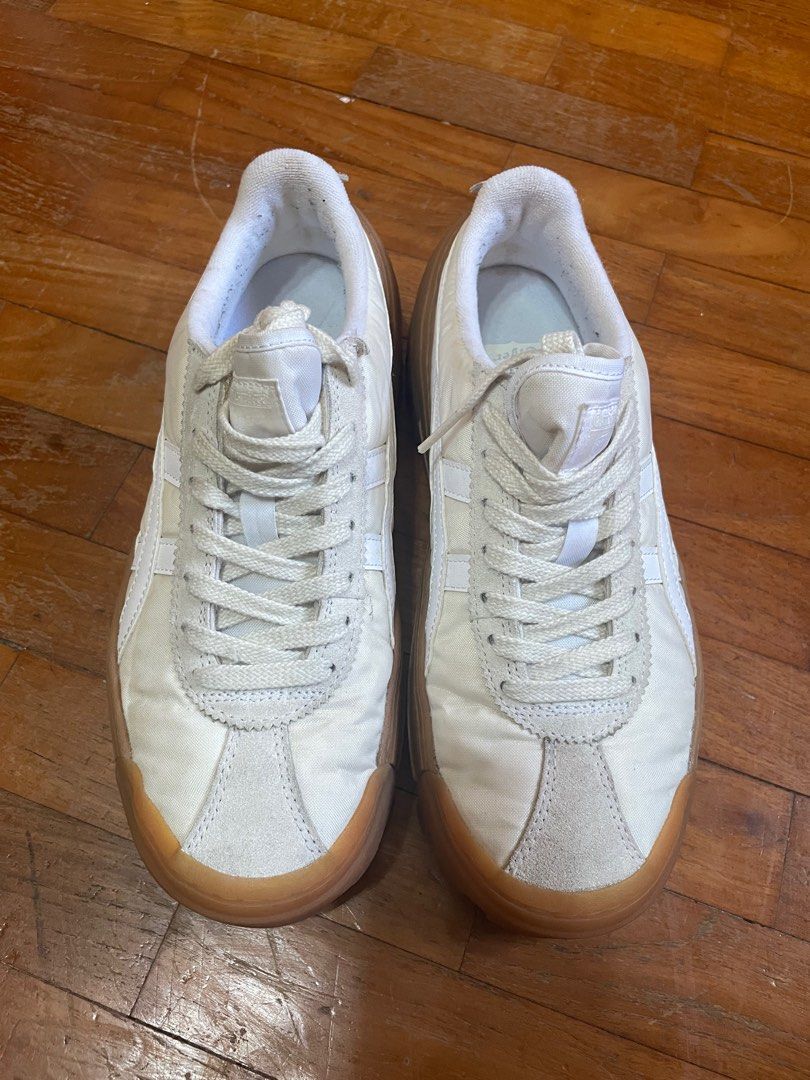 Onitsuka Tiger (Category: Sneakers) located in Singapore. Submitted by anna00p (Listing ID 1298883084, Image 1). Description: bought from Japan.