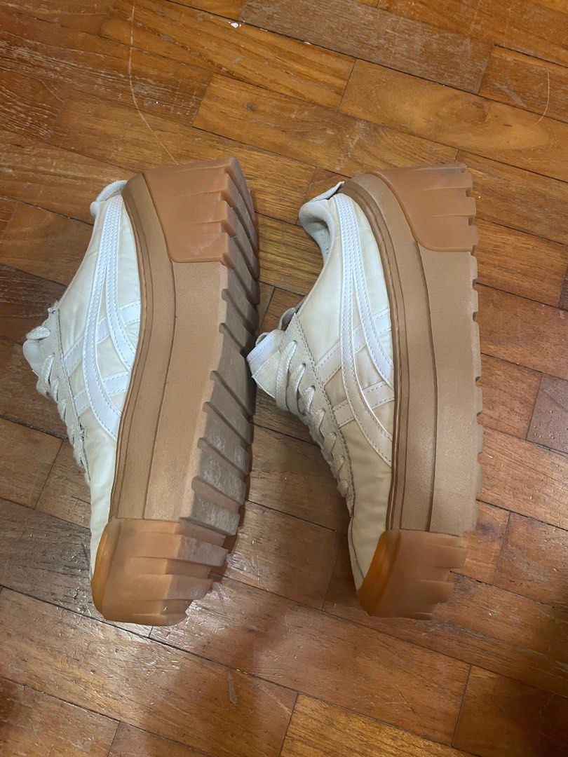 Onitsuka Tiger (Category: Sneakers) located in Singapore. Submitted by anna00p (Listing ID 1298883084, Image 2). Description: bought from Japan.