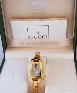 Preowned Gucc* Bamboo Mother of Pearl Dial bangle watch
Swiss Made
Quartz Movement
Excellent Condition
Small to Med wrist 17cm
With Box and Manual