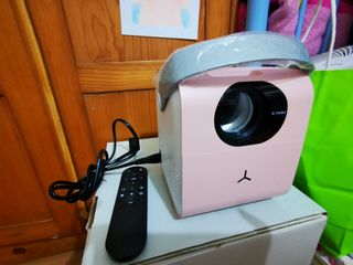 Projector461903573854474240