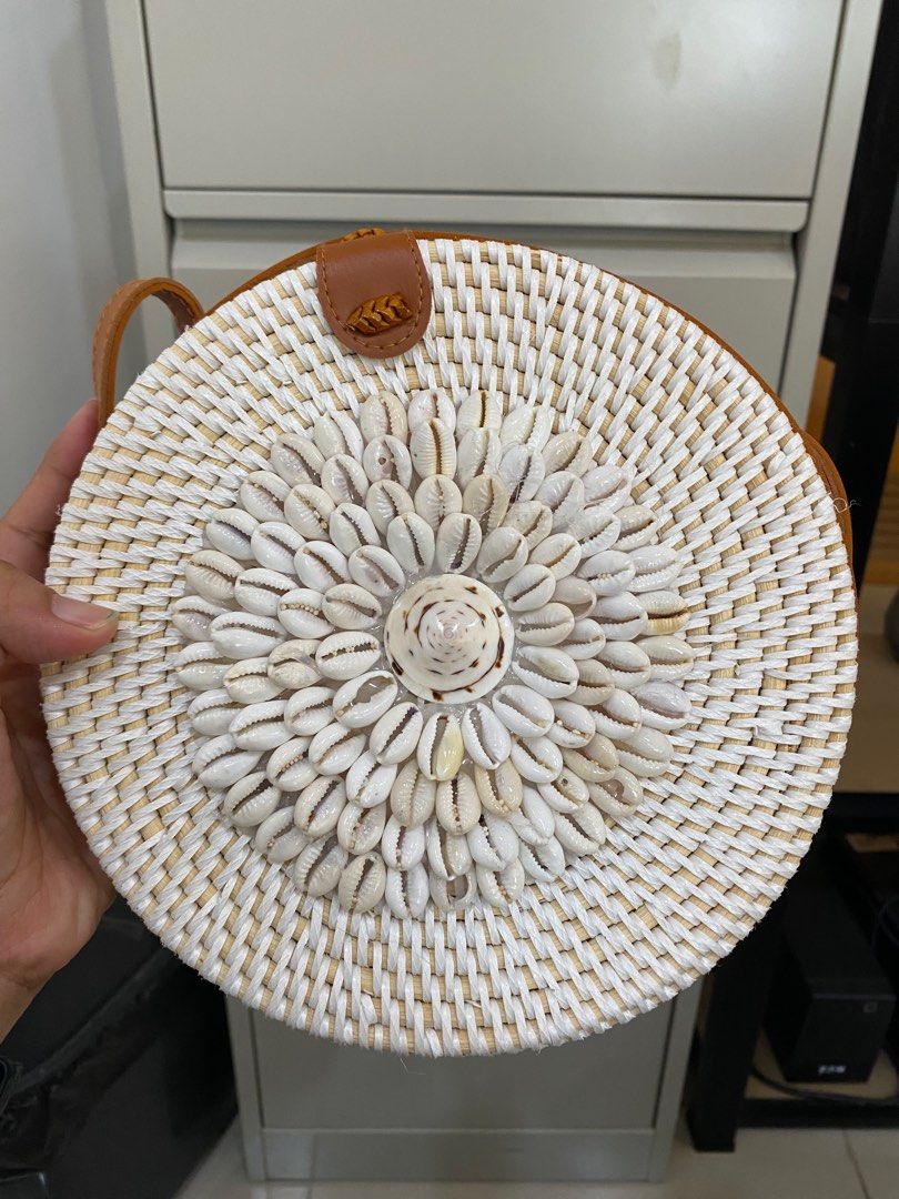 Rattan Bag (Category: Shoulder Bags) located in Butuan. Submitted by ronapreloveditems (Listing ID 1298799540, Image 1). Description: .