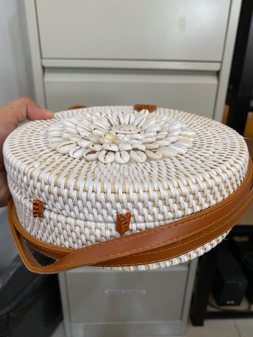 Rattan Bag (Category: Shoulder Bags) located in Butuan. Submitted by ronapreloveditems (Listing ID 1298799540, Image 2). Description: .