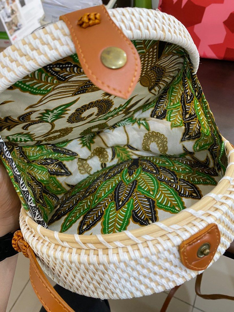 Rattan Bag (Category: Shoulder Bags) located in Butuan. Submitted by ronapreloveditems (Listing ID 1298799540, Image 3). Description: .