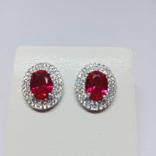 Ruby Oval Shape Earrings. Sterling Silver 925 pin.
