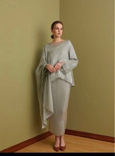 (Category: ) located in . Submitted by wardrobeftni (Listing ID 1298813290, Image 1). Description: .