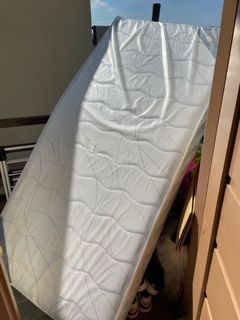 Single bed mattress