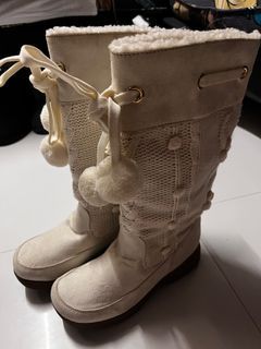 Sketchers  stylish white boots