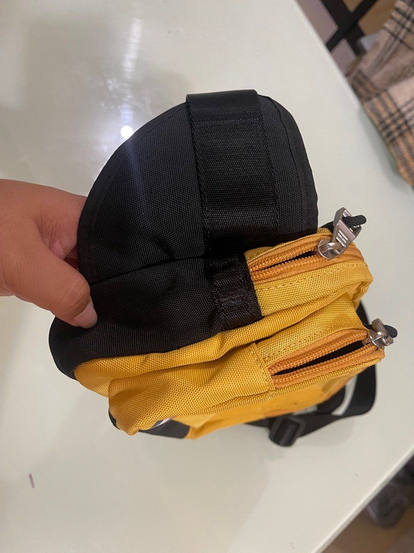 Tommy belt bag/body bag (Category: Sling Bags) located in Las Pinas. Submitted by katecjaaa (Listing ID 1298904933, Image 2). Description: good as new only worn once ata clean and no issue .