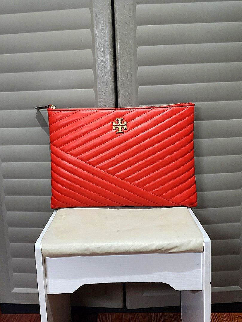 Tory Burch Kira Chevron Quilted Clutch (Category: Clutches) located in Pasay City. Submitted by dylan.fs (Listing ID 1297677293, Image 1). Description: BNWOT: Tory Burch Kira Chevron Quilted Pouch/Clutch. No flaws. Please check and zoom in on the photos for better appreciation. Measures approximately: W = 13.5 inches L = 9.5 inches Please take note of the following before making an offer: • Make sure that you are 100% certain in buying the item. 