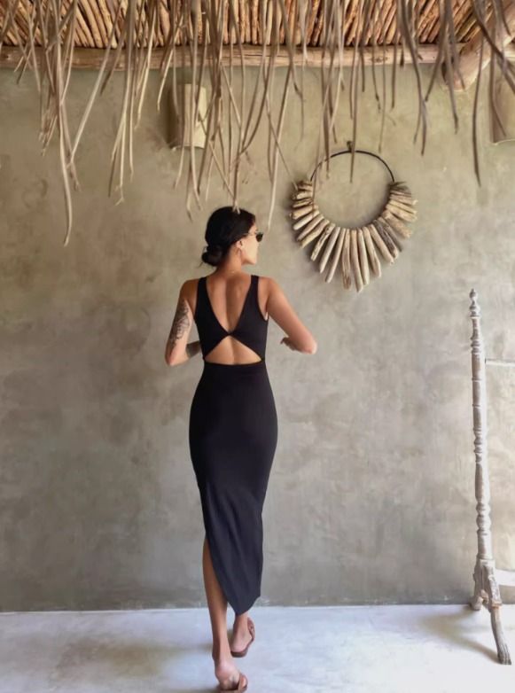 Black dress with two slits in front outlet