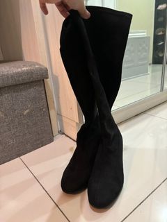 UNIQLO Suede Black Knee-High Boots