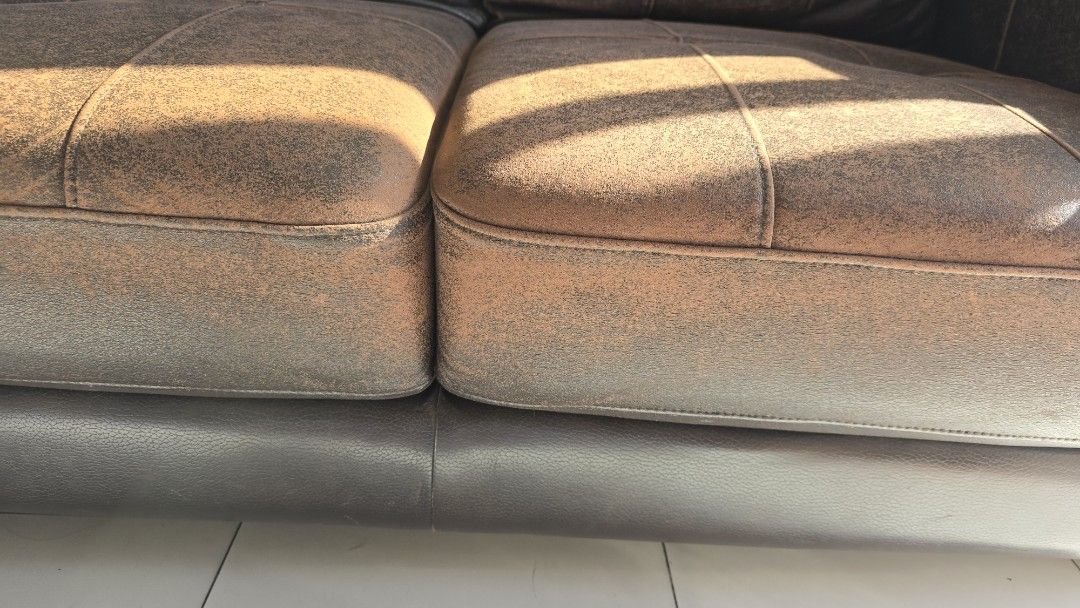 [Used] Mandaue Foam Hervey 2 seater sofa (Category: Sofas) located in Pasig City. Submitted by spaceshift (Listing ID 1298869207, Image 3). Description: !!! Repriced. Selling low !!! Made to order 2 seater sofa. Well used, only flaw is the leather cover peeling already. The foams and frames are still intact. LWH = 155cm x 95cm x 87cm rfs: home makeover.