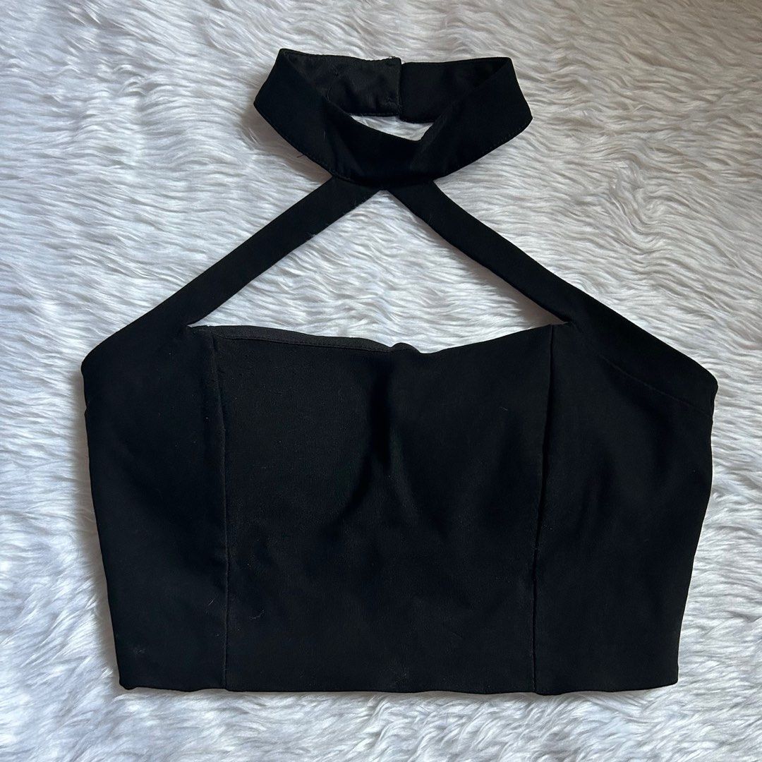 Valleygirl Choker Croptop (Category: Sleeveless) located in Imus. Submitted by _luxclassix (Listing ID 1298884408, Image 1). Description: Size: Medium (10) Padded Last photo for inspo MOP: Gcash & BDO Shipping via: J&T Express starts at 75 Lalamove.