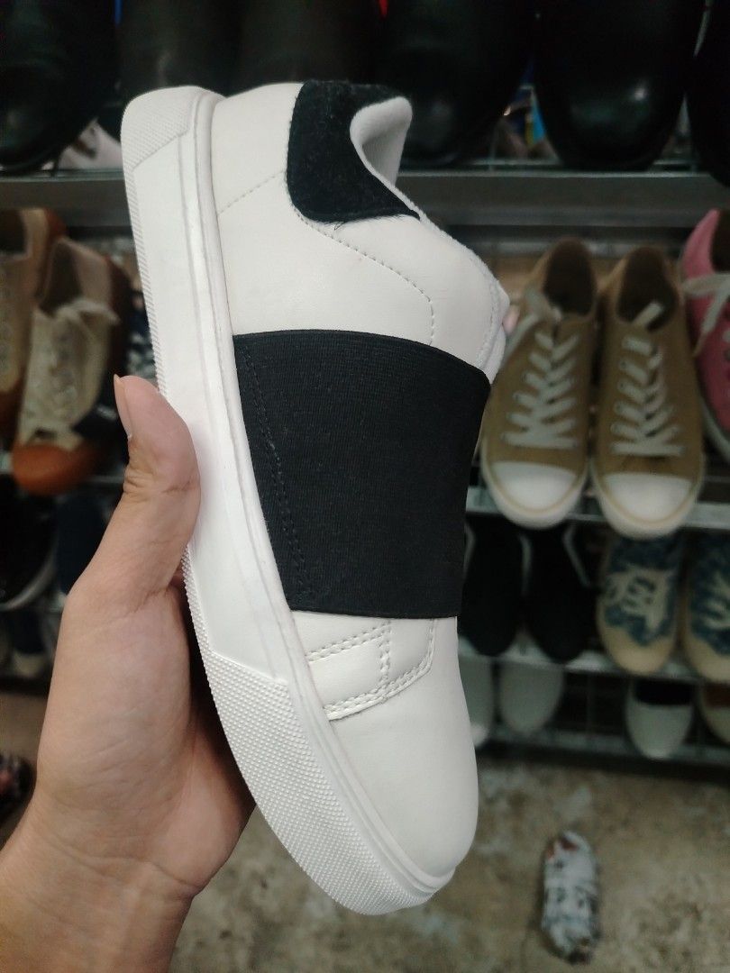 Vince camuto sneaker Women s Fashion Footwear Sneakers on Carousell