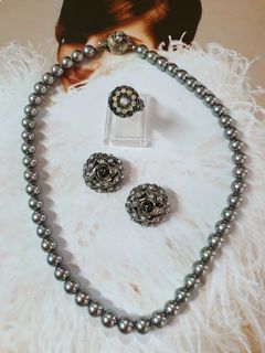 Vintage glass pearl necklace earrings & ring set
