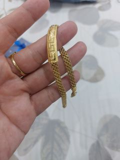 18k Gold Versace Bracelet 5.3 grams