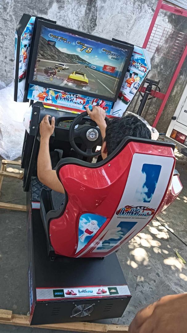 "32""LCD Outrun Single Arcade Games For Sale (Category: Nintendo) located in Aroroy. Submitted by 09307311069 (Listing ID 1299024325, Image 2). Description: 1.Size：170*110*190cm 2.Weight：130KG arcade games for adult .