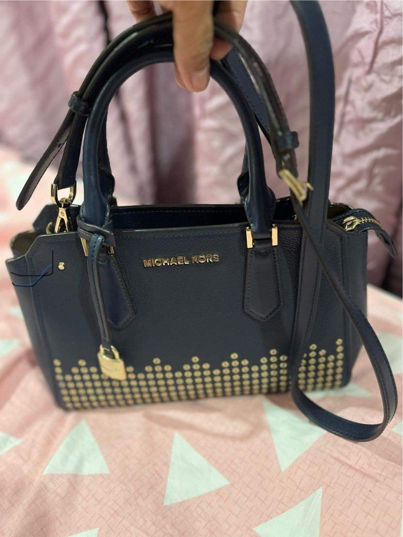 Authentic Michael Kors Hayes Medium Messenger Leather Satchel Crossbody Women s Fashion Bags Wallets Cross body Bags on Carousell