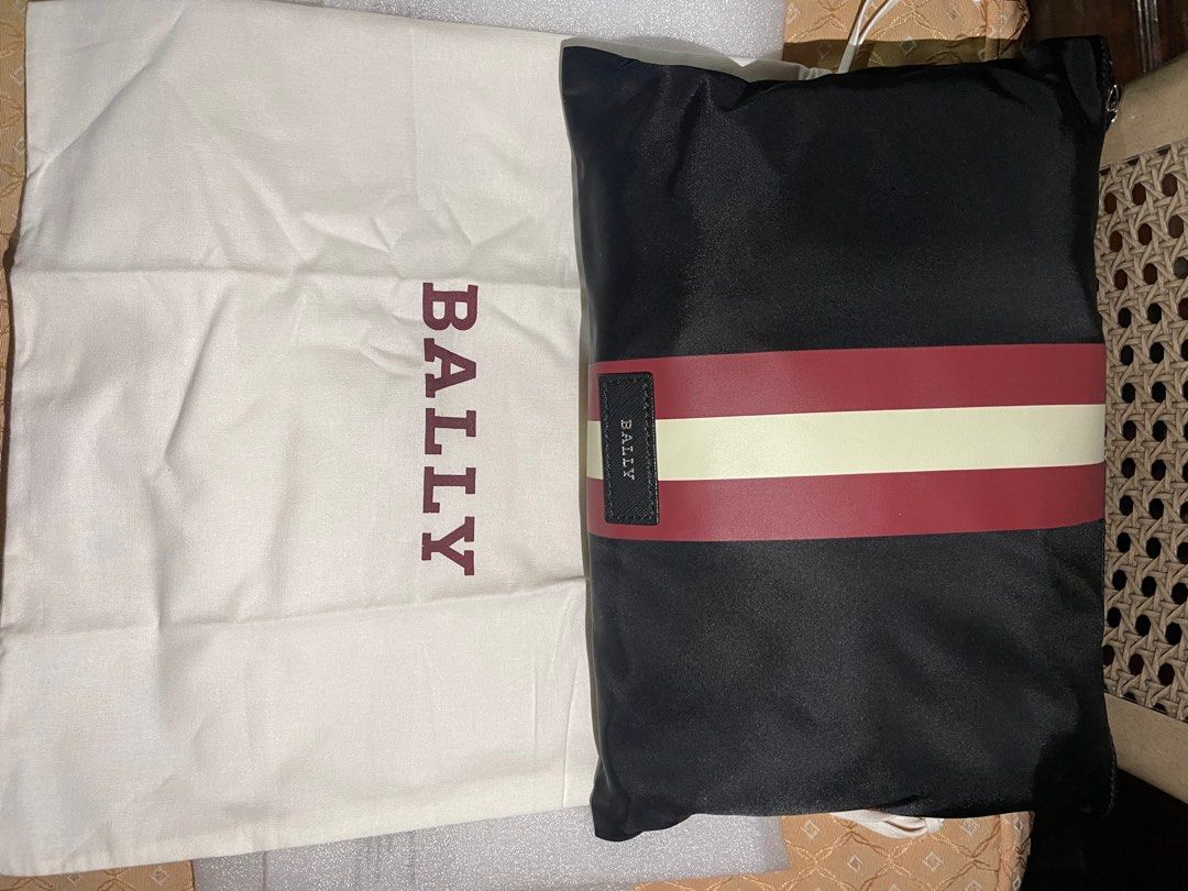 Bally Foldable Tote Bag (Category: Luxury Bags & Wallets) located in Marikina City. Submitted by ellemss (Listing ID 1299015674, Image 2). Description: With complete inclusions No flaws.