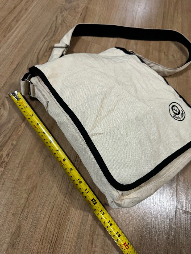 BODY GLOVE SLING BAG, Sports Equipment, Hiking & Camping on Carousell